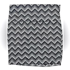 3 FOR $15 🙌🏼 Small Black and gray zigzag print wet seal mini skirt pull on style